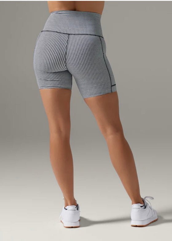 Houndstooth Stash & Dash 6 inch shorts